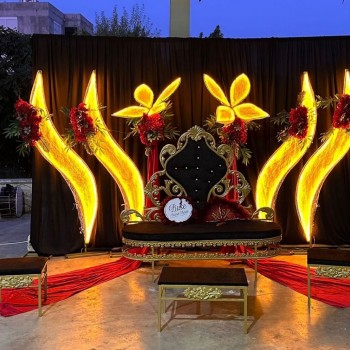 Asansörlü Işıklı Kelebek – Sahne ve Organizasyon Işık Gösteri Dekoru | Organizasyon Center Asansörlü Işıklı Kelebek – Sahne ve Organizasyon Işık Gösteri Dekoru | Organizasyon Center