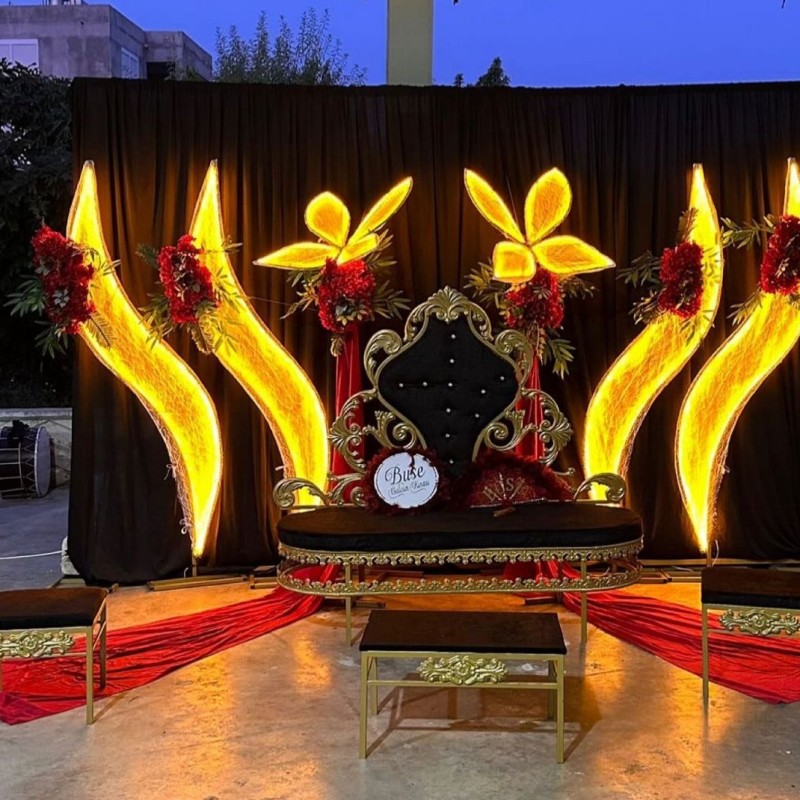 Asansörlü Işıklı Kelebek – Sahne ve Organizasyon Işık Gösteri Dekoru | Organizasyon Center Asansörlü Işıklı Kelebek – Sahne ve Organizasyon Işık Gösteri Dekoru | Organizasyon Center