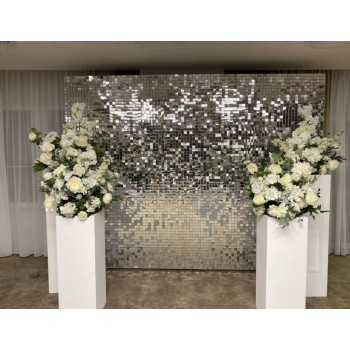 Gold Pul Paneli Arka Işıltı Dekor – Parlak ve Gösterişli Arka Fon Tasarımı