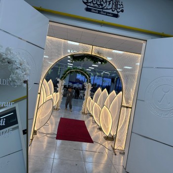 Lotus Işıklı Gelin Yolu – Zarif ve Modern Düğün Yolu Dekoru | Organizasyon Center