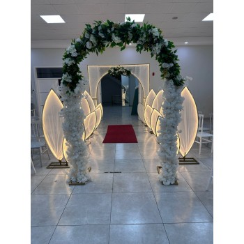 Lotus Işıklı Gelin Yolu – Zarif ve Modern Düğün Yolu Dekoru | Organizasyon Center